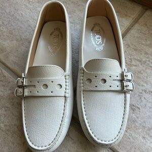 Authentic Tod's Cream Leather Flats Moccasin Style